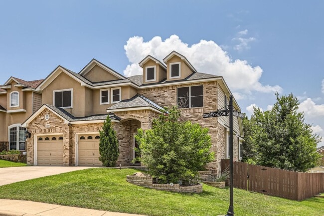 Building Photo - Lookout Canyon Stunner