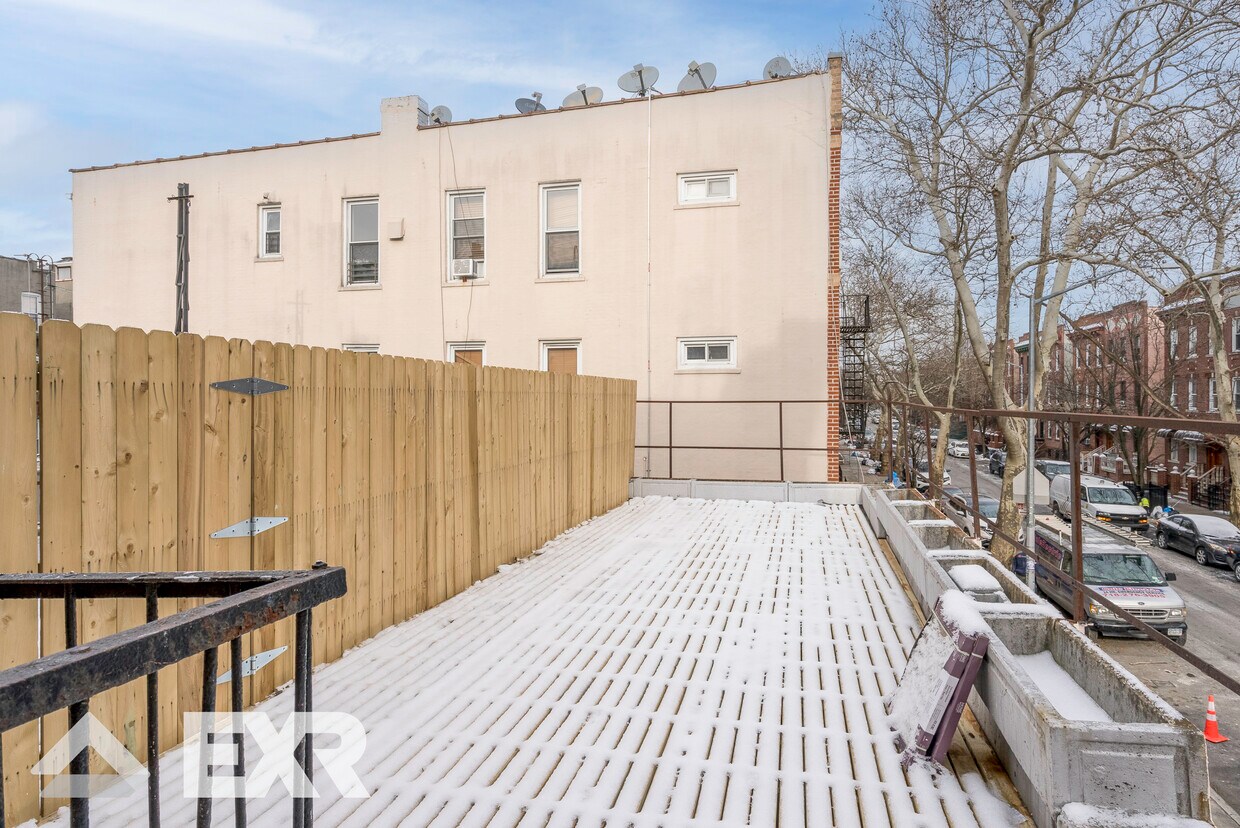 Primary Photo - 847 Knickerbocker Ave