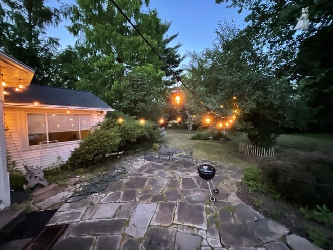 Foto del edificio - Stunning 3 bedroom home in Shaker Hts