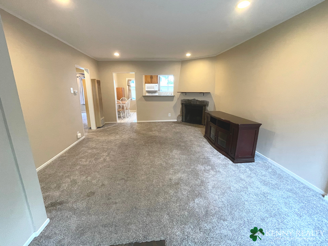 Building Photo - 3 Bedroom Home with Bonus Room in Redwood ...