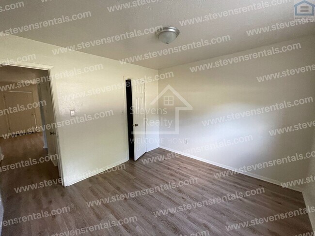 Foto del edificio - 1502 NW Kingsbury Ave
