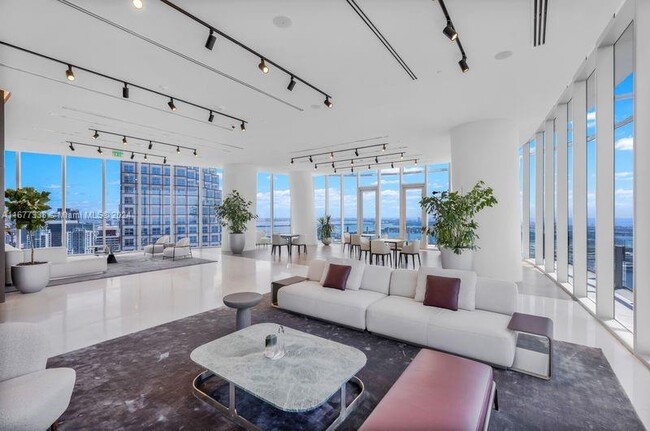 Foto del edificio - 300 Biscayne Blvd Way