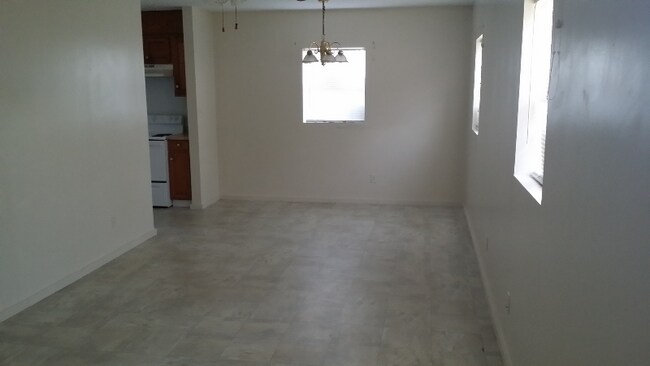 Foto del edificio - 346 Railroad Ave