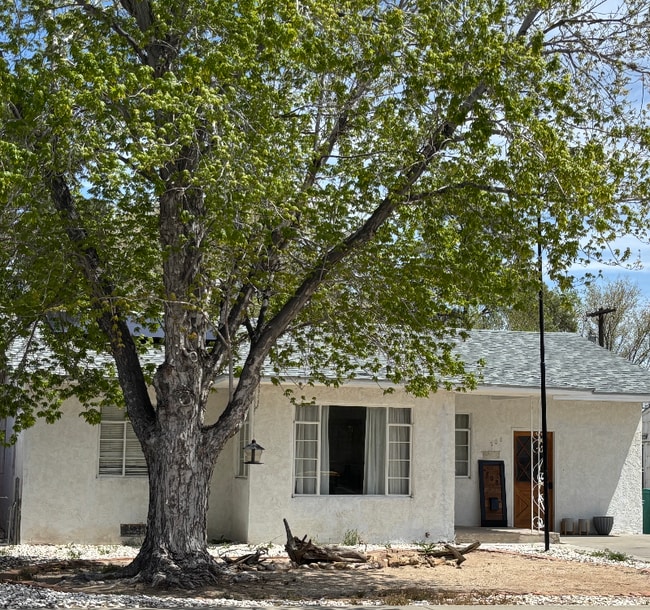 Building Photo - 708 N Monterey Ave