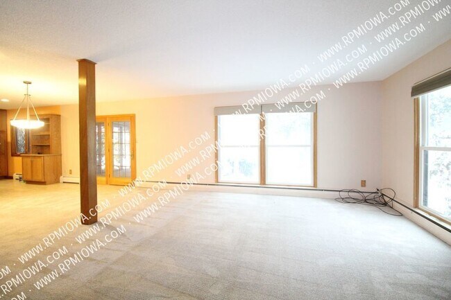 Foto del edificio - SCREENED PORCH!! 3 Bedroom, 1.5 Bath Home ...