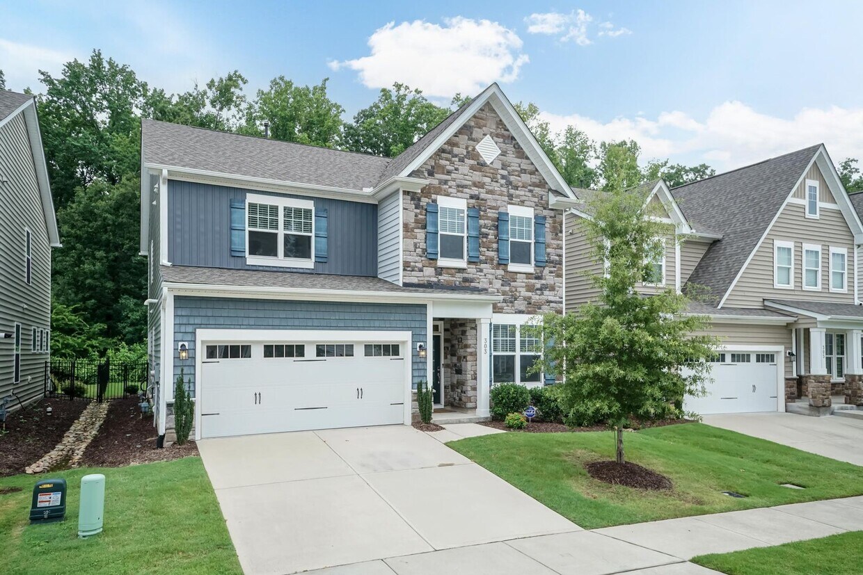 Foto principal - Brier Creek Living in a 4 Bedroom 3.5 Bath...