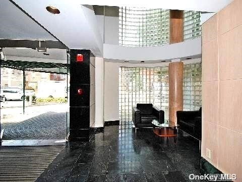 Foto del edificio - 88 Cutter Mill Rd