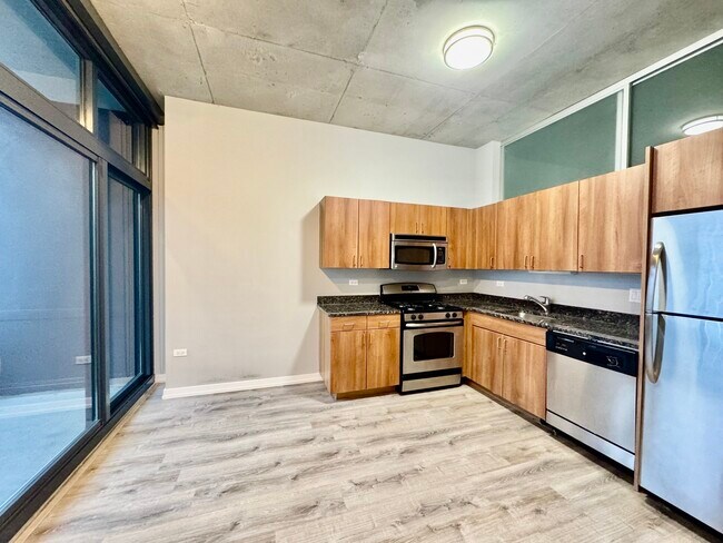 Building Photo - 235 W Van Buren St