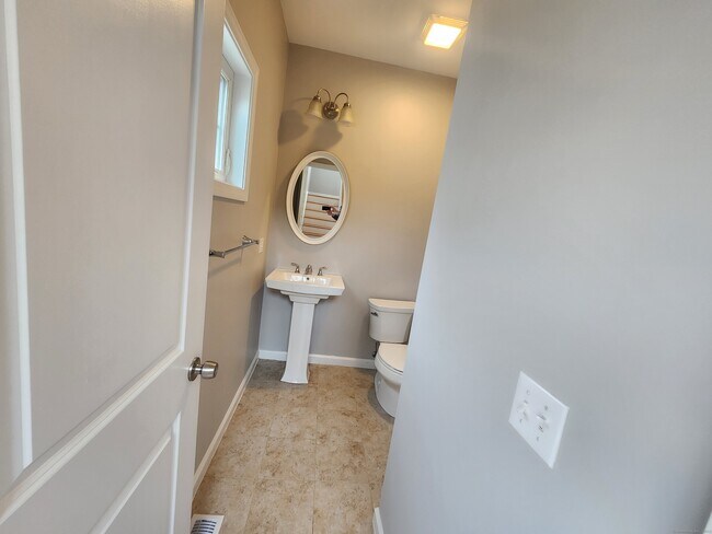 Building Photo - 13 Short Oak Dr