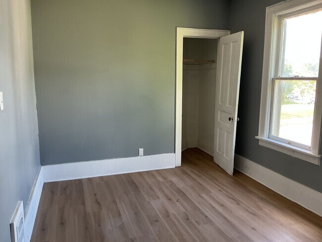 Foto del edificio - 218-220 E Hadley St