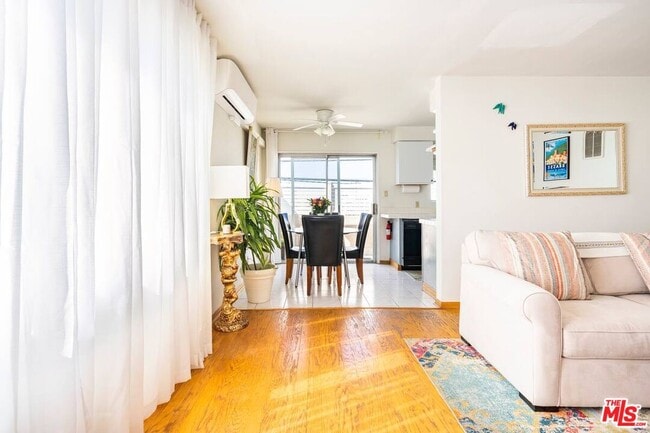 Building Photo - 1418 Stanford St