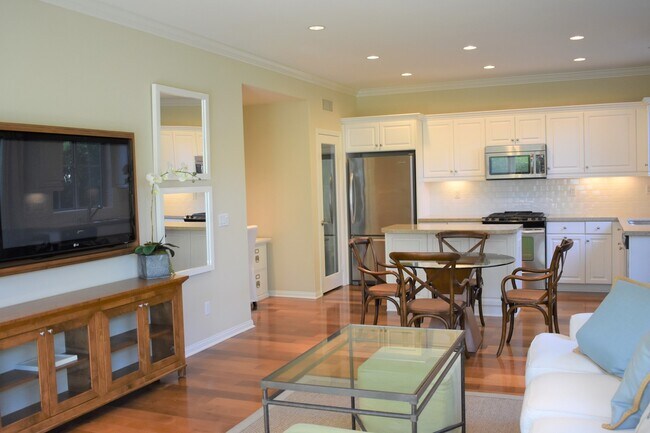 Foto del edificio - Former Model Home 3 bedroom 2.5 bath Detac...