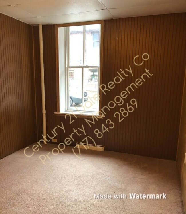 Building Photo - First Floor 1 BR