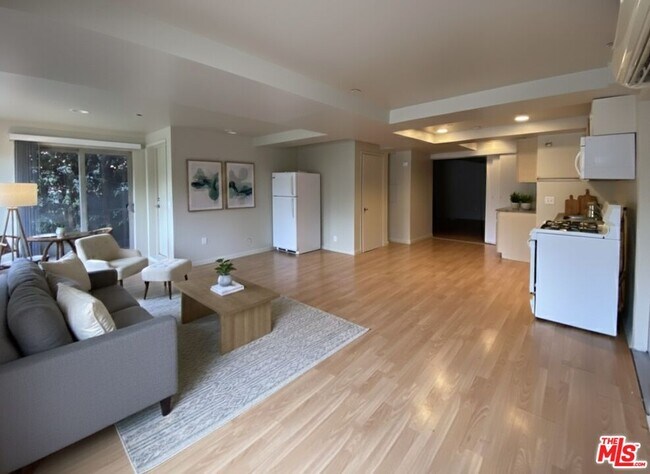 Foto del edificio - 1186 W 36th St