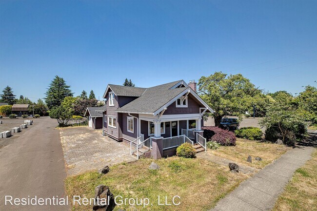 Building Photo - 2 br, 0.5 bath House - 233 SE 6th Avenue