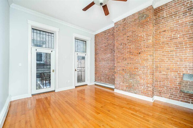 Building Photo - 1102 Washington St