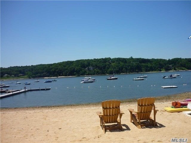 Foto del edificio - 96 Goose Hill Rd