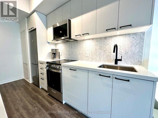 Building Photo - 1808 St Clair Ave W