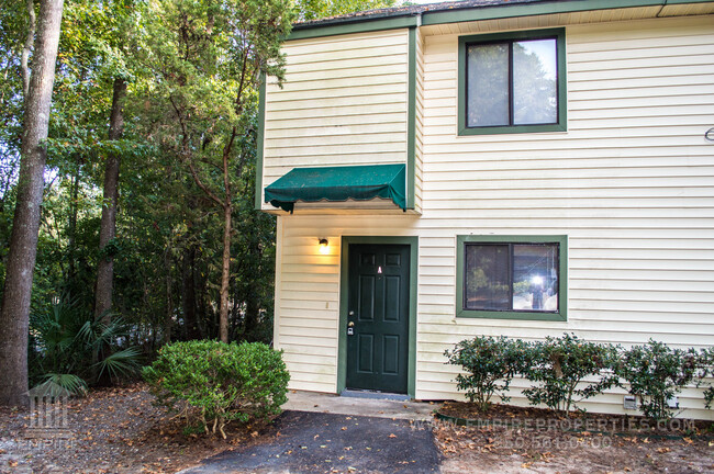 Building Photo - Townhome off Meridian Road With Fireplace!