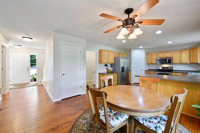 Building Photo - 13785 Hill Pl Dr