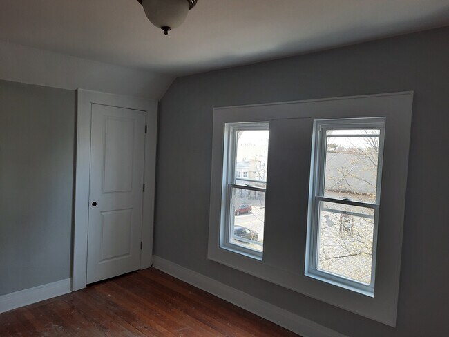 ROOM - 177 Davenport Ave