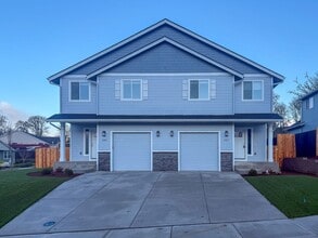 Building Photo - 505-507 NW Hillcrest Dr