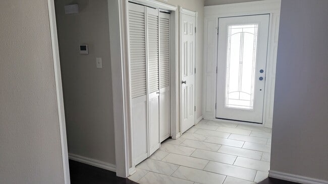 Building Photo - *Gorgeous 4 Bedroom Home*
