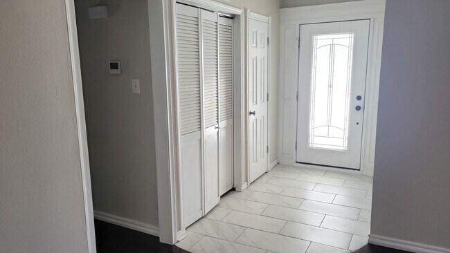 Foto del edificio - *Gorgeous 4 Bedroom Home*