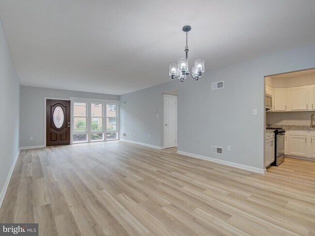Foto del edificio - 1749 Addison Rd S