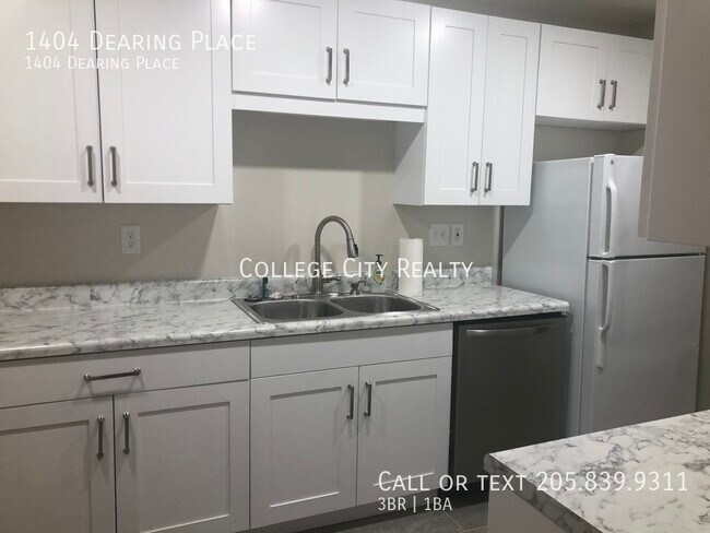 Building Photo - 1404 Dearing Pl