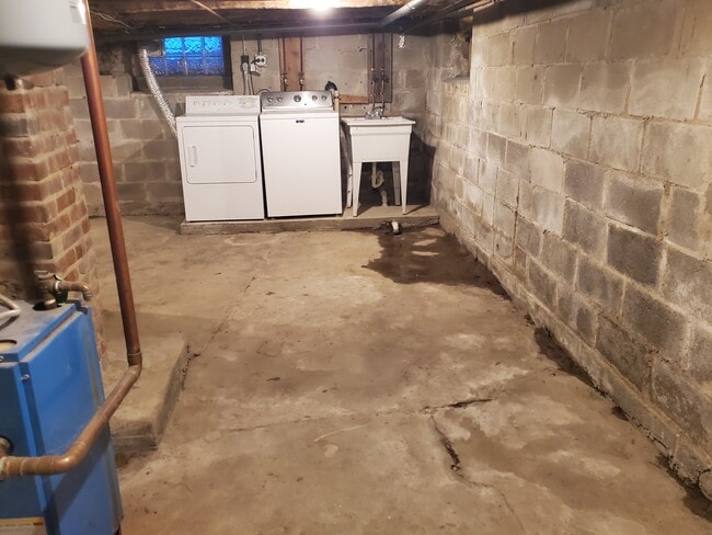 Basement Laundry Area - 8295 Limeridge Rd