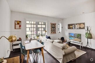 Building Photo - 435 21st St