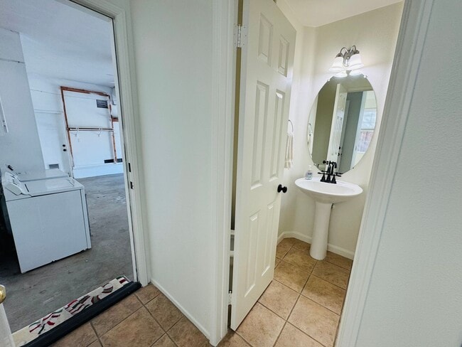 Building Photo - Stunning Sanctuary Awaits