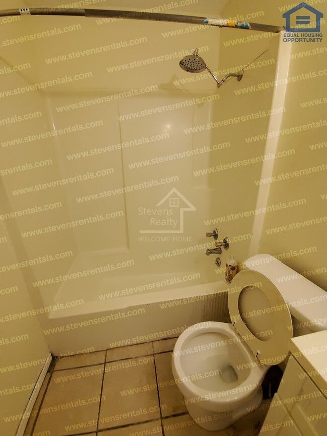 Building Photo - 2111 NW Lindy Ave