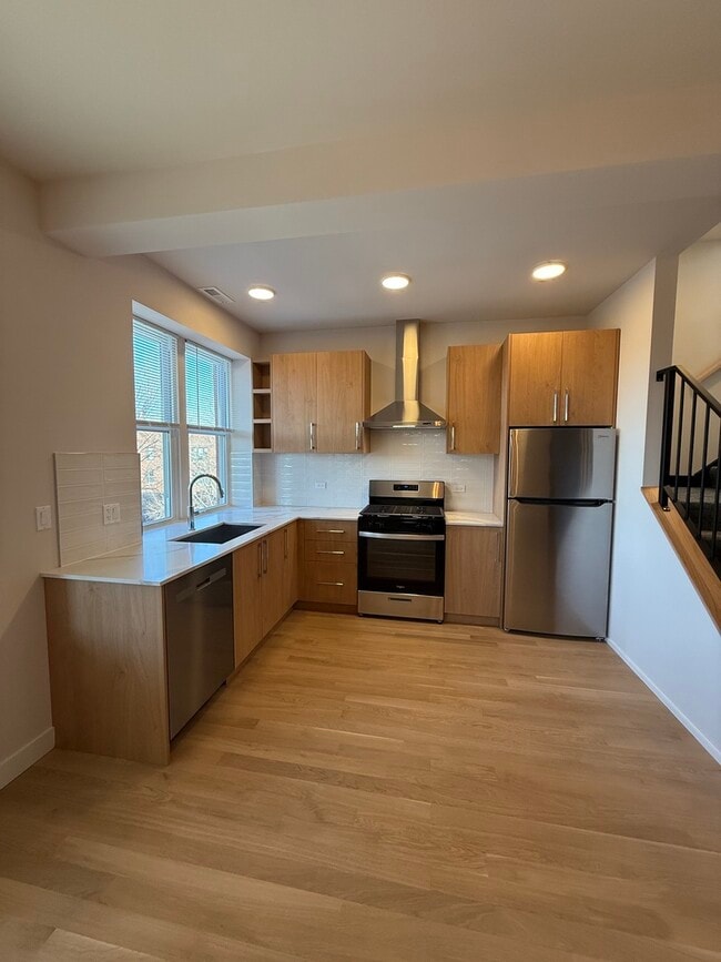 Building Photo - 927 N Mozart St