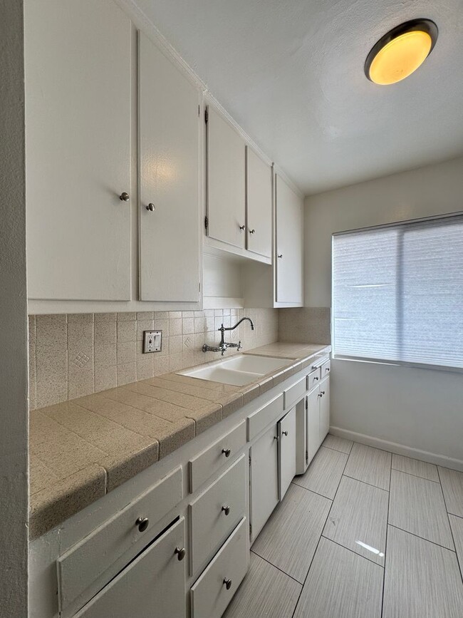 Foto del interior - 1001 N Curson Ave ( 7609 Romaine )