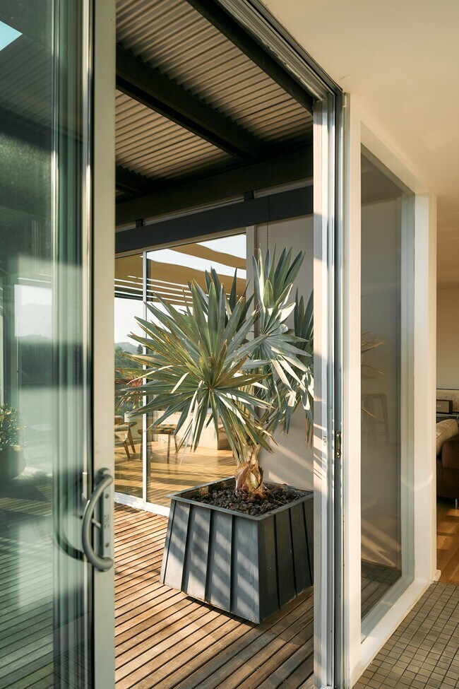 Foto del edificio - 2743 Hollyridge Dr