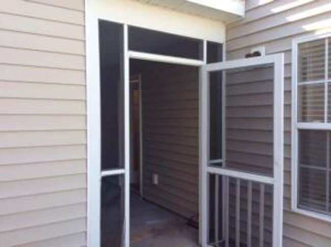 Building Photo - Spacious 3 Bedroom Townhome near Appian Way