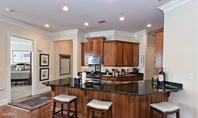 Building Photo - 1 br, 1 bath Condo - 626 Queens Rd