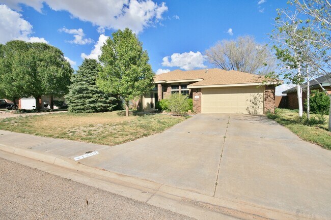 Building Photo - Great Neighborhood,  Open Floor Plan.  Dog...