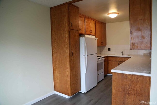 Building Photo - 2840 San Bruno Ave