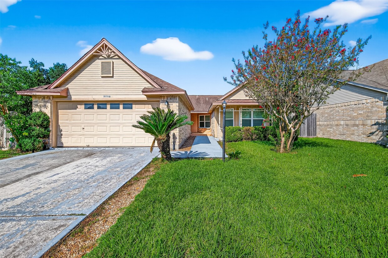 Primary Photo - 3258 Meadway Dr