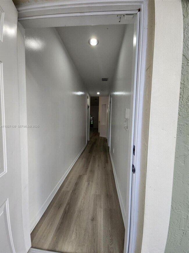 Foto del edificio - 1213 NE 32nd Ave