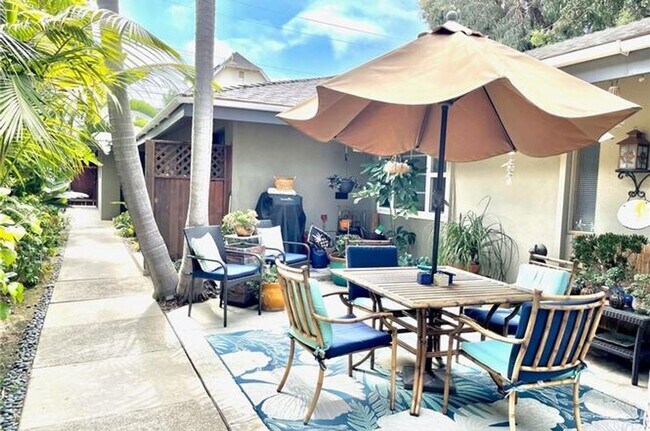 Foto del edificio - Beautiful Modern Belmont Shore Home