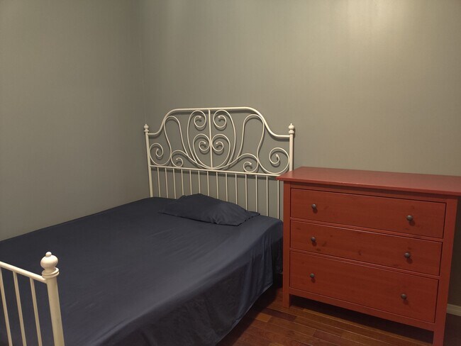 Foto del edificio - 23 Mount Hope Plz