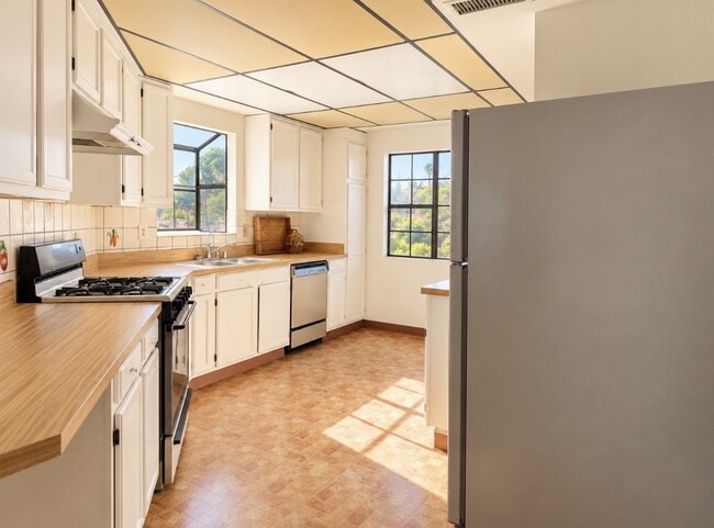 Building Photo - 5034 Templeton St