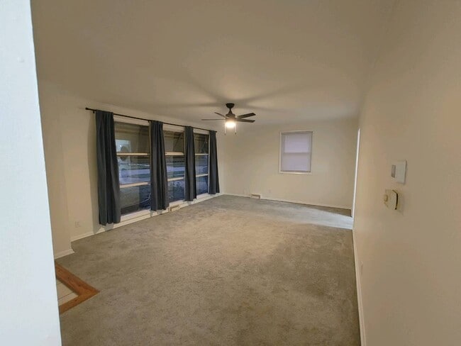 Foto del edificio - 4208 Crestview Dr