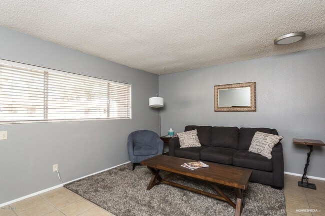 Foto del edificio - 7436 E Chaparral Rd