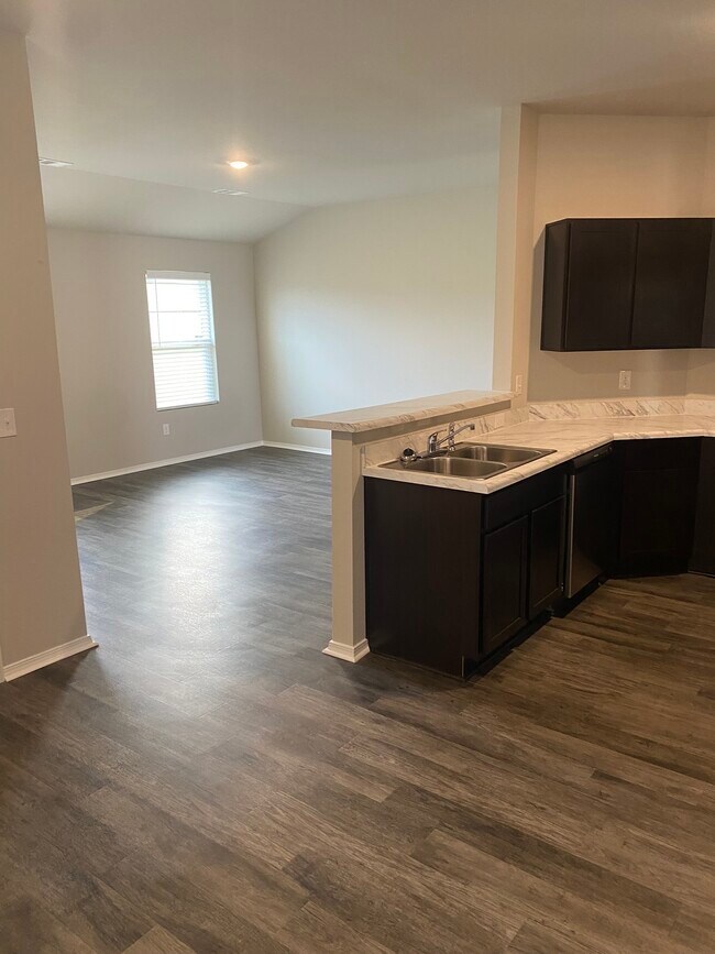 Foto del edificio - 5325 Beech Grove