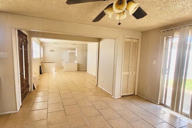 Building Photo - 4012 Pleasant